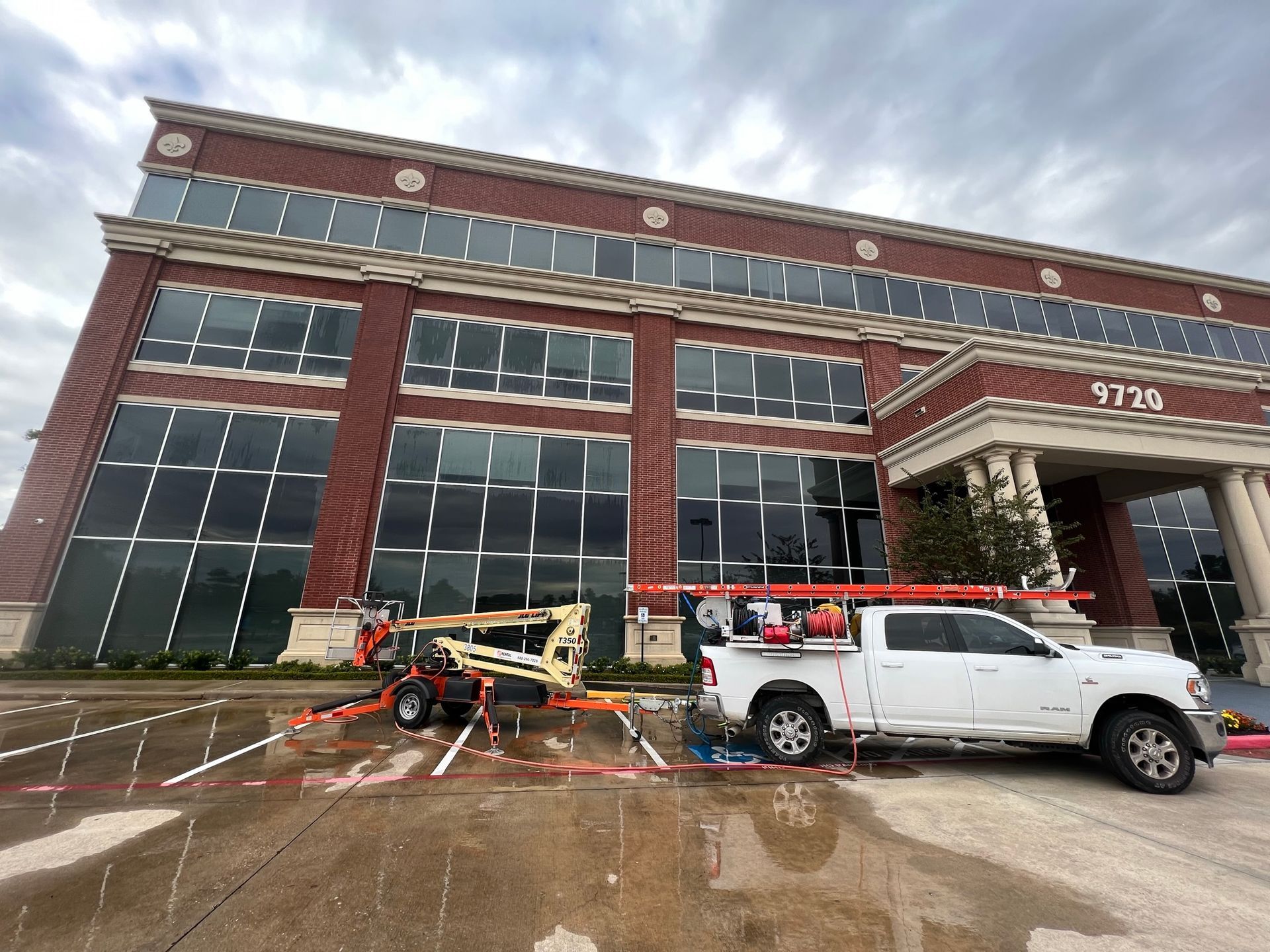 commercial pressure washing in houston