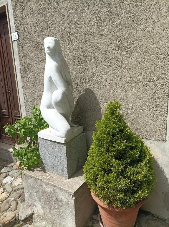 statua ingresso casa