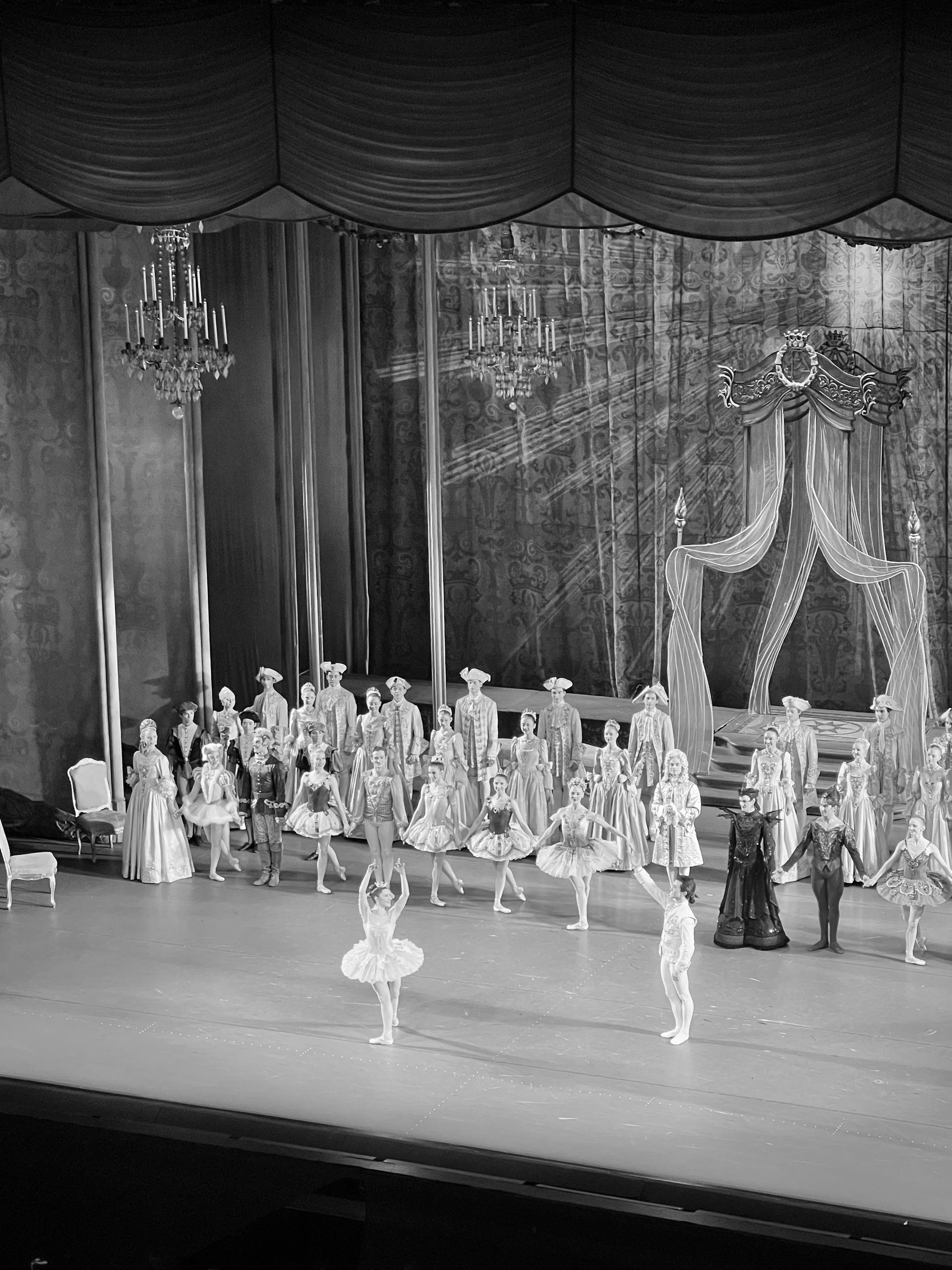 fabi tronolone, assistindo ballet no Royal Opera House em Londres