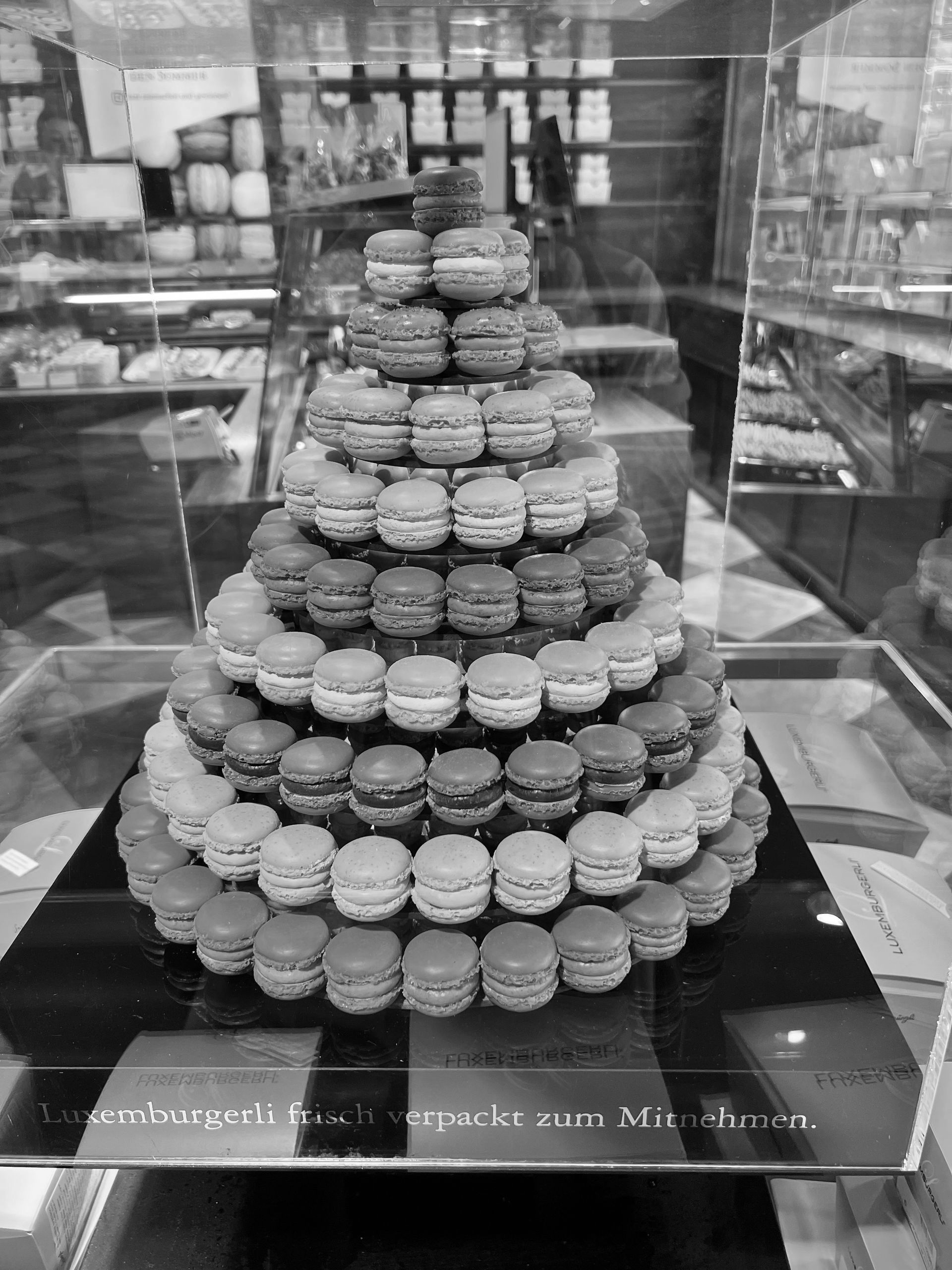 fabi tronolone, comer macarrons na sprugli zurique