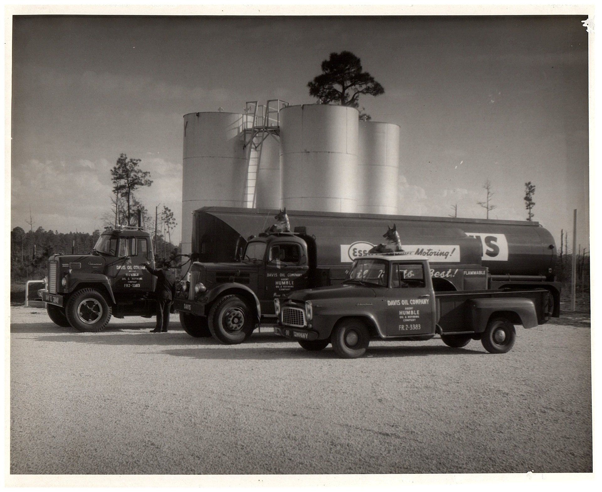 Old Photo For Delivery Track In Davis Gas Company With The Building - Gainesville, FL - Davis Gas Company Inc.