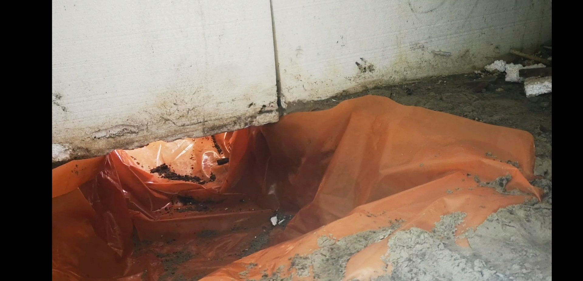 Doorgang gegraven compartimenten kruipruimte