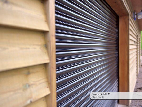 Commercial garage door