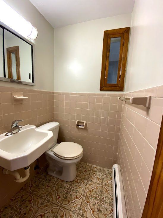 Small bathroom — Vernon, CT — A1 Properties