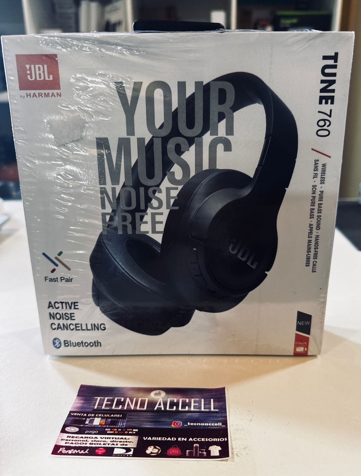 Caja de auriculares JBL Tune 760NC, color negro, con texto