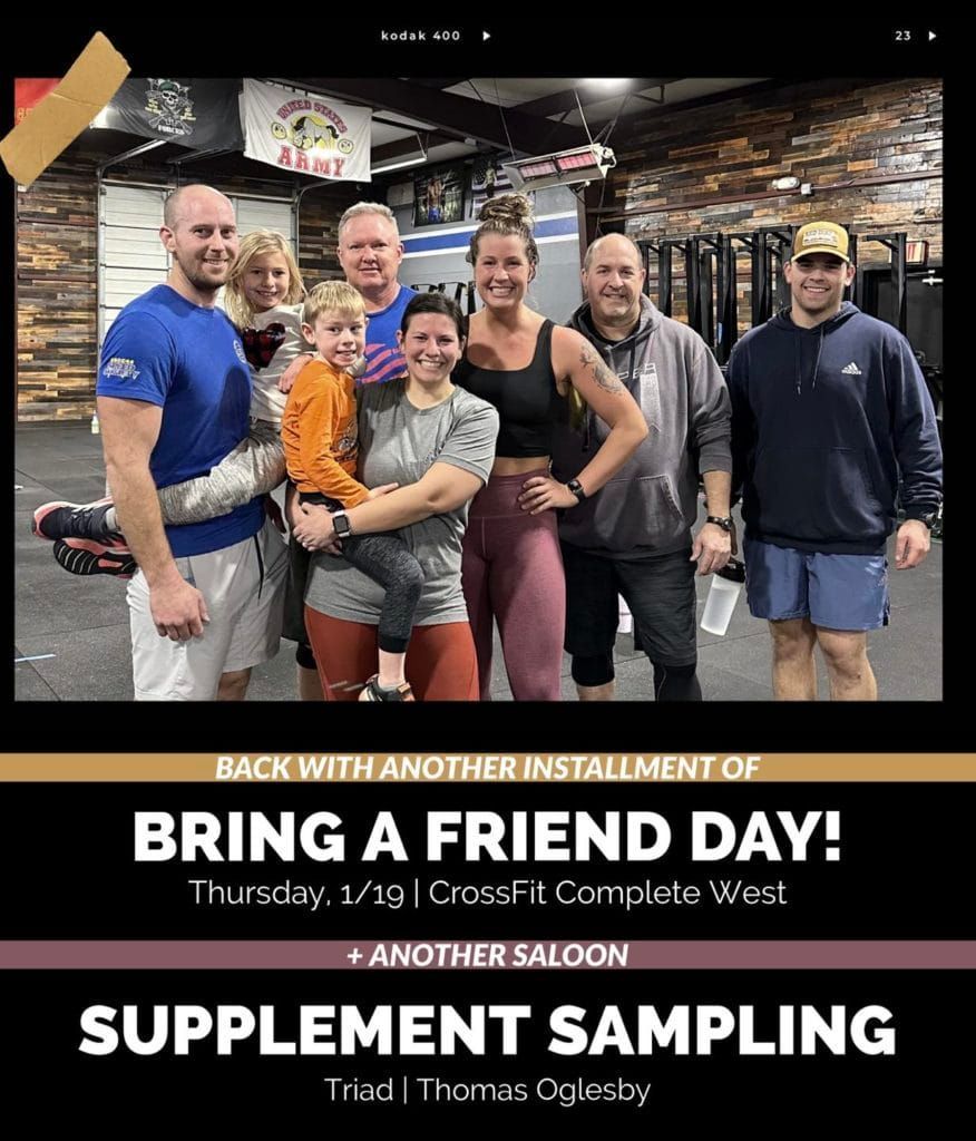 A group of people are posing for a picture in a gym.