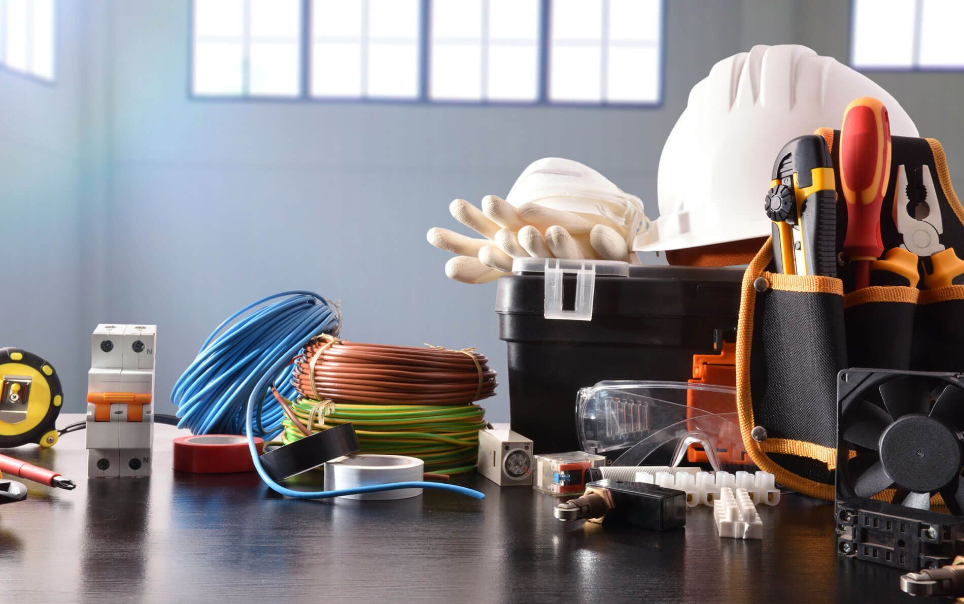 FERRETERÍA Y MATERIALES PARA CONSTRUCCIÓN LA HORMIGA - ELECTRICISTAS