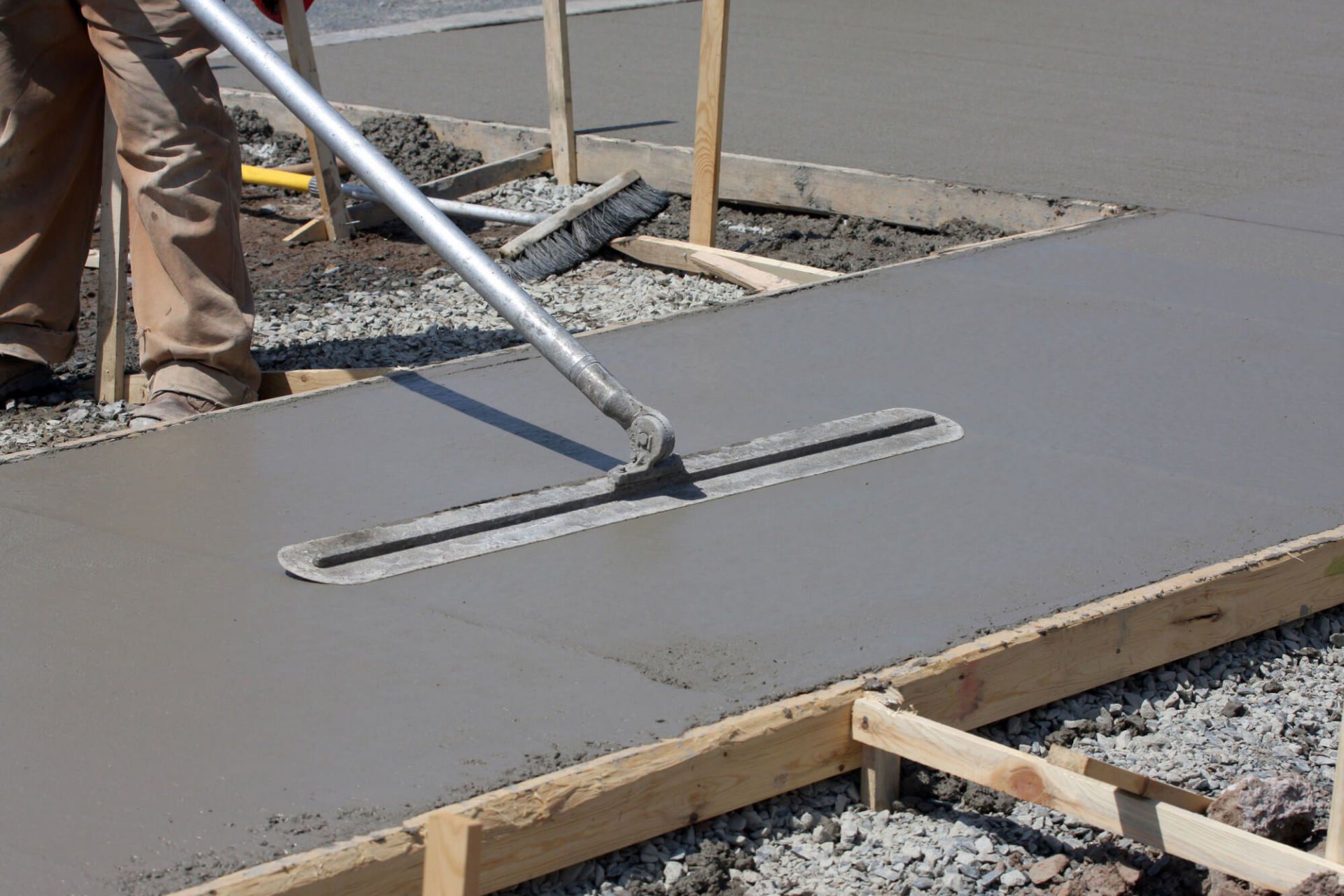 concrete laying and screeding