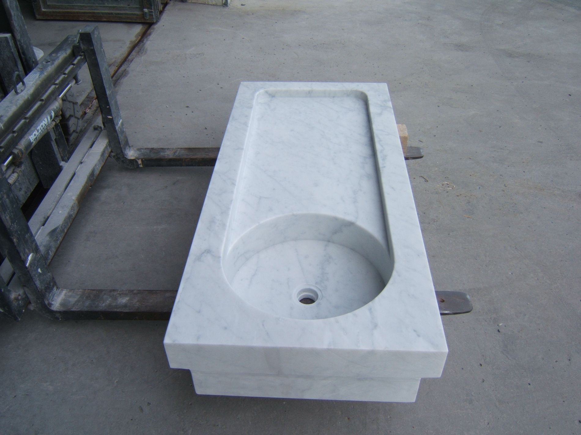 lavandino in marmo su misura