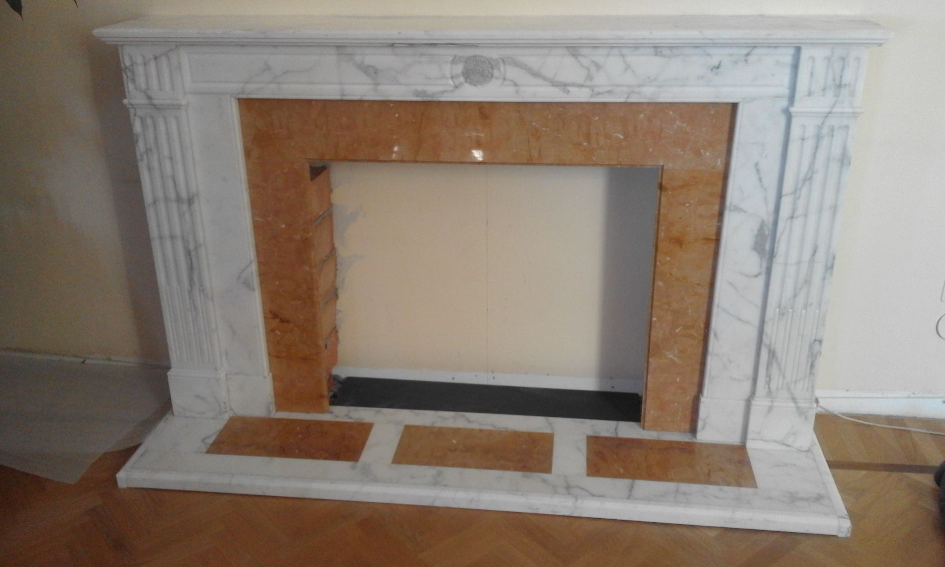 Caminetto in marmo