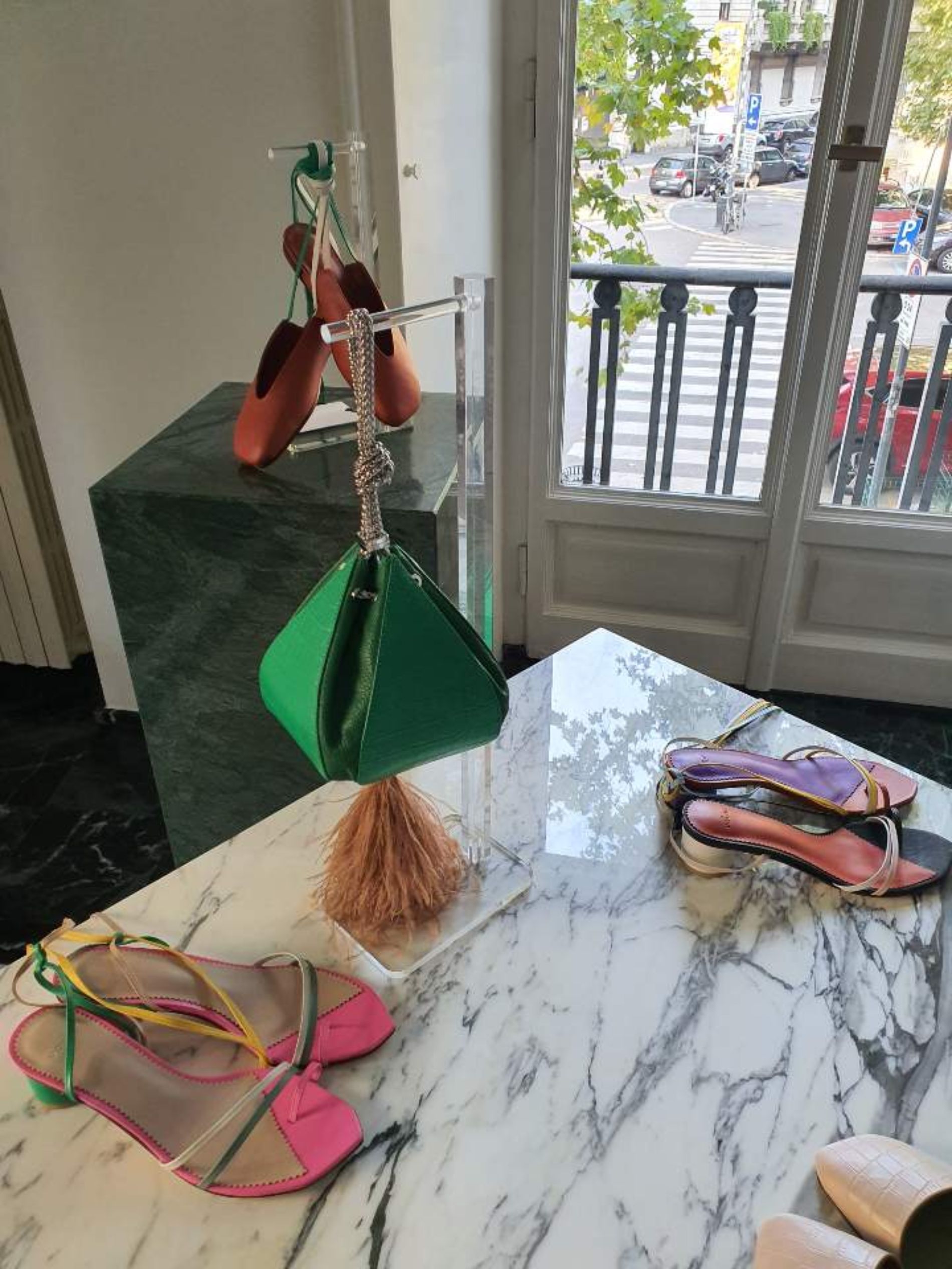 Espositore in marmo per negozi