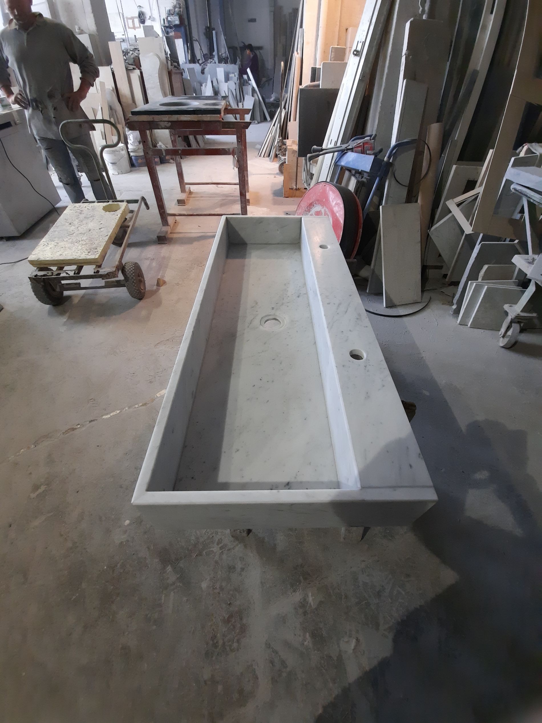 Lavandino in marmo per bagni