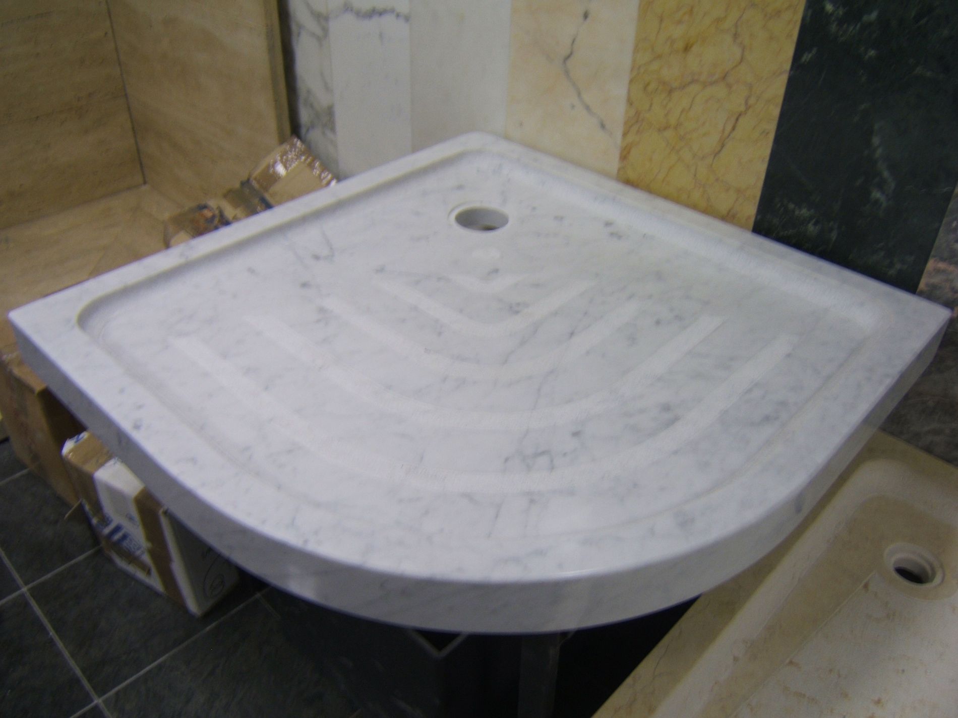 Piatto doccia angolare curvo