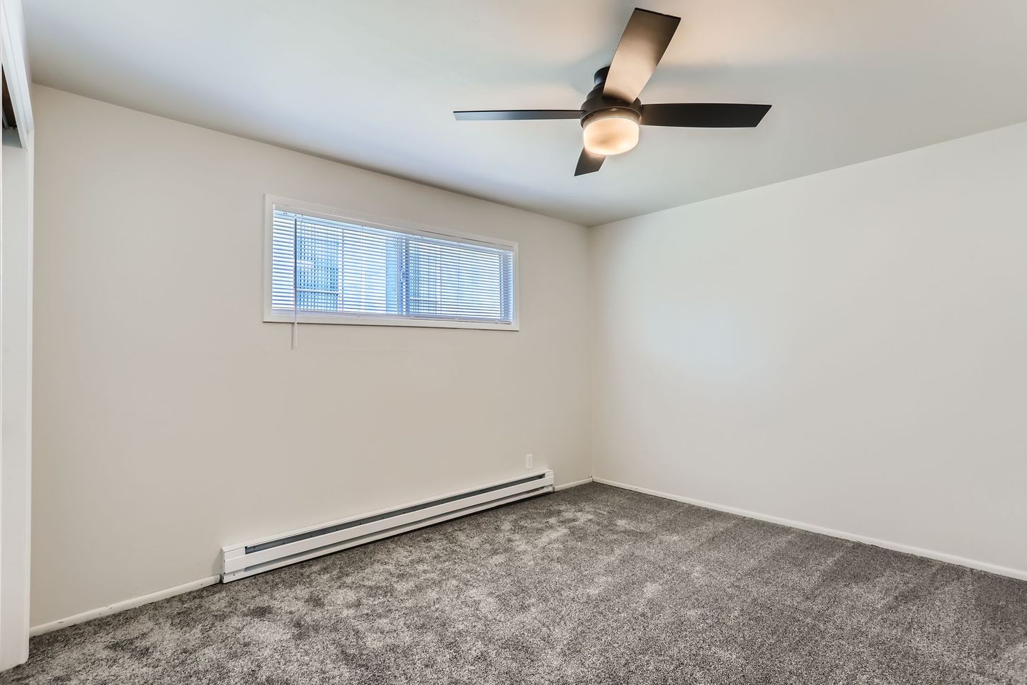 Photo showing a bedroom with a ceiling fan