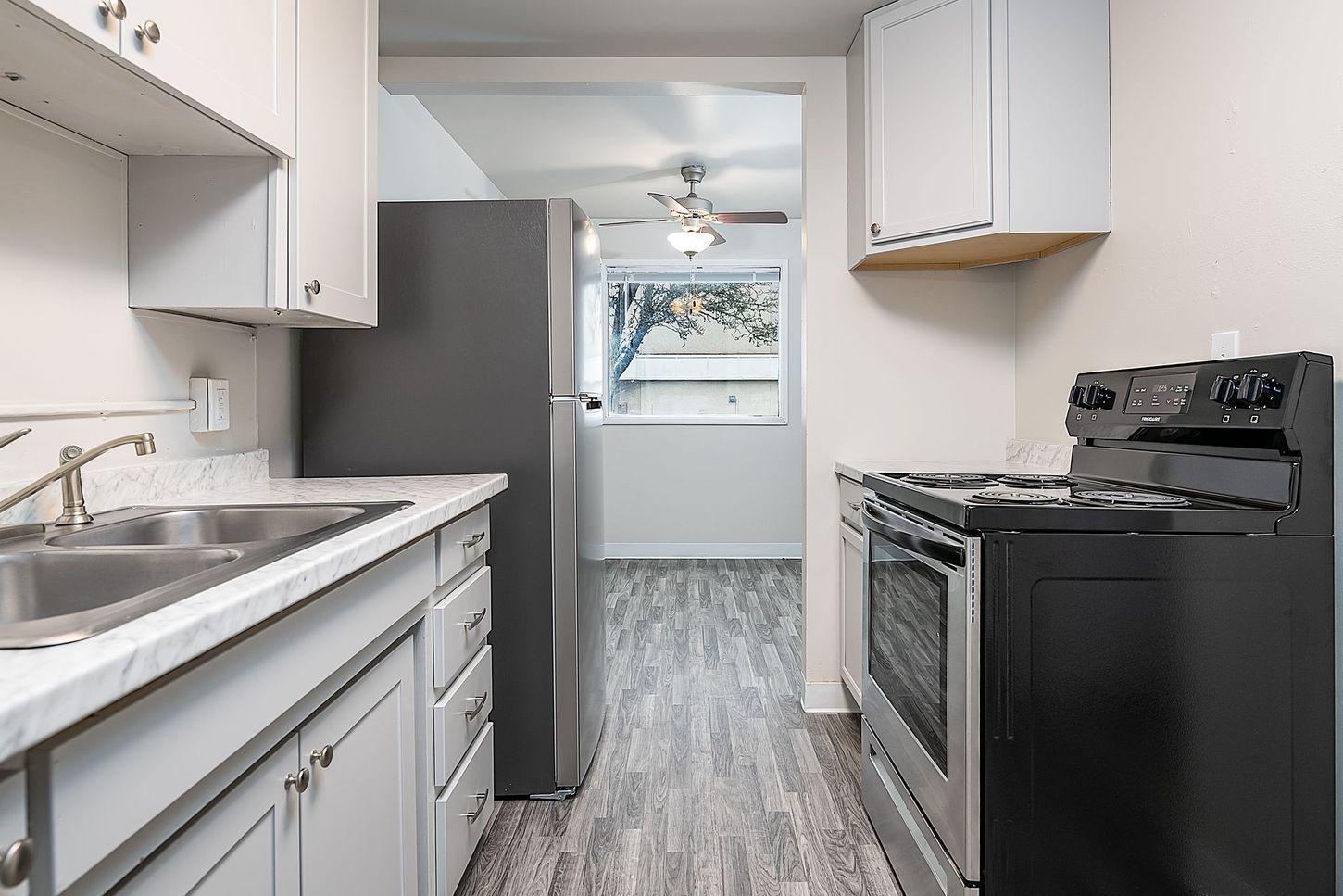 Photo showing a kitchen with appliances and contemporary features