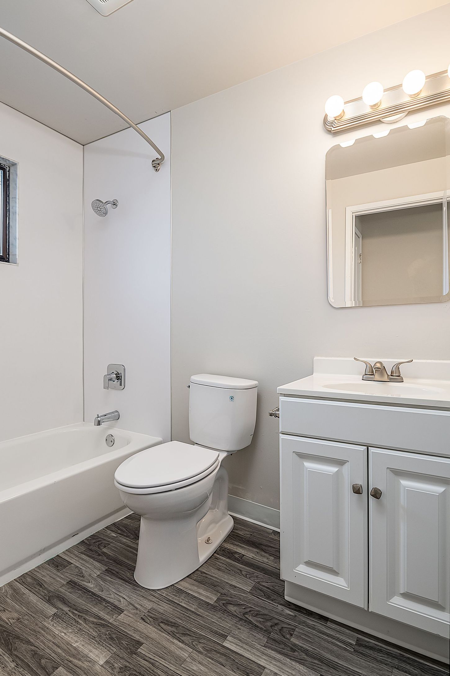 Photo showing a bathroom, with a shower/tub combination