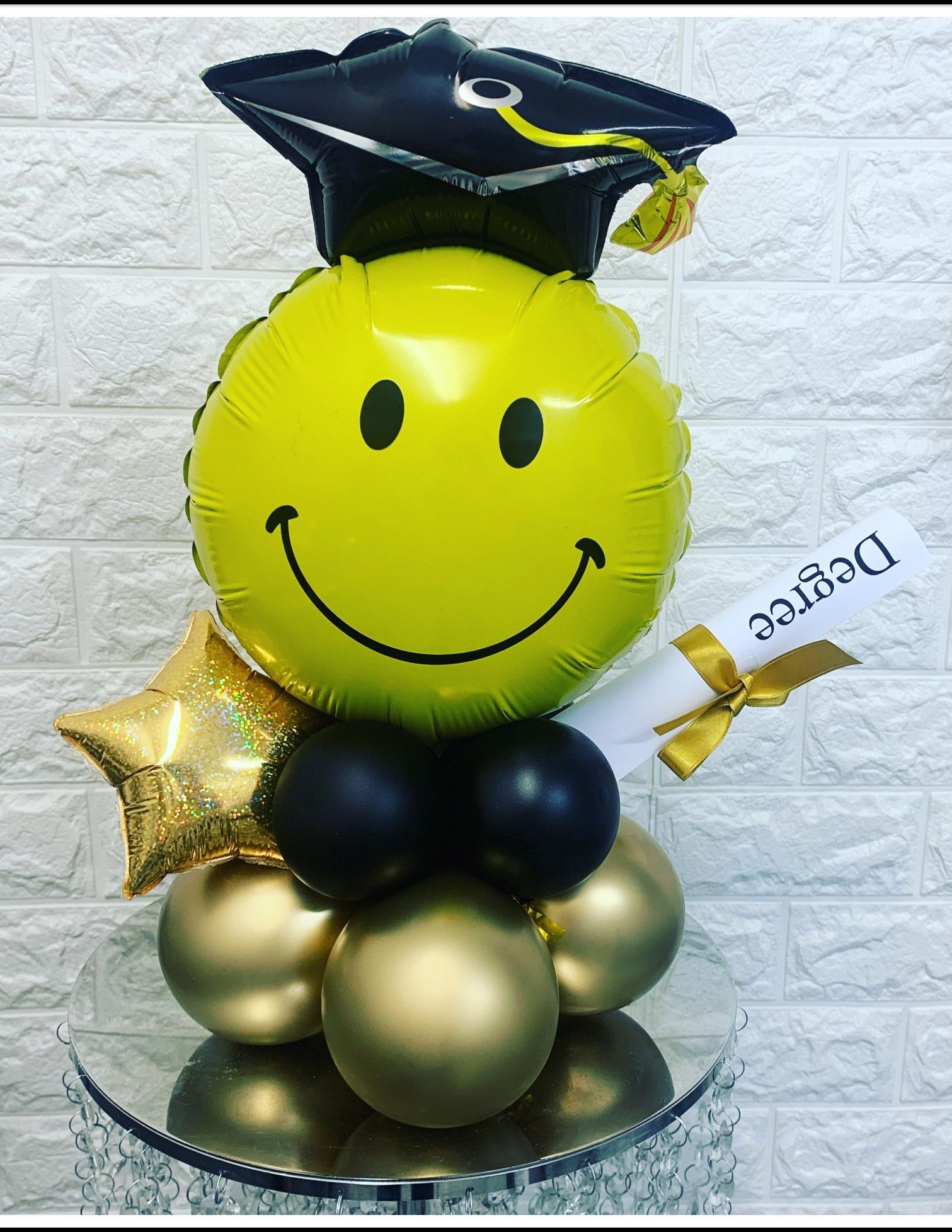 graduation smiley balloon