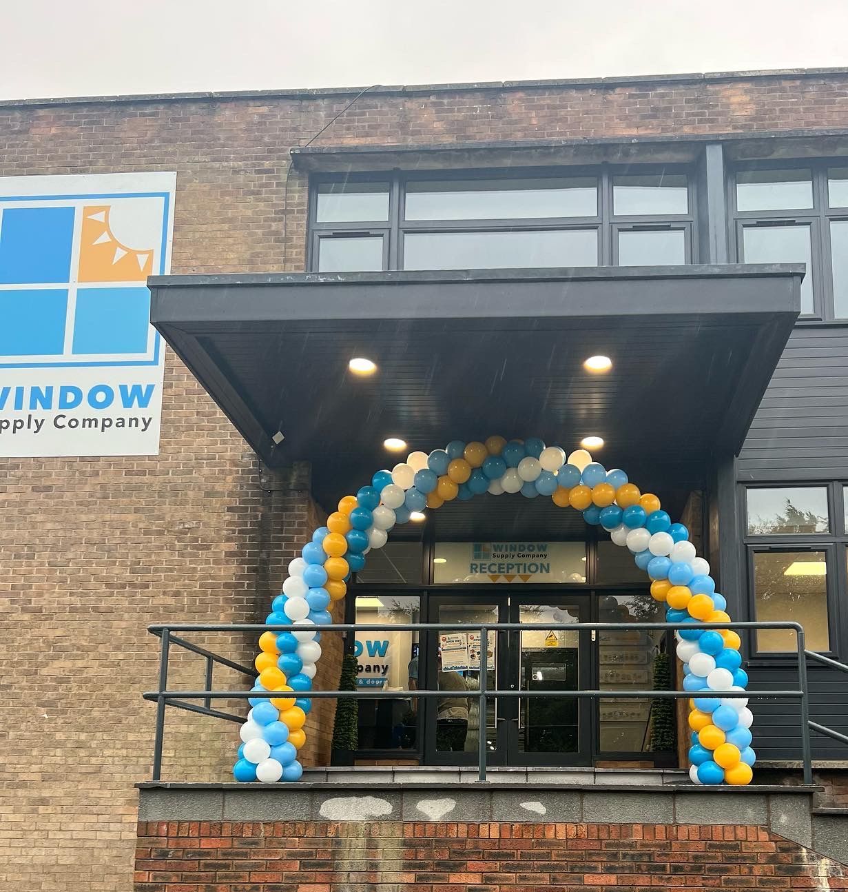 Window Supply Company balloon arch