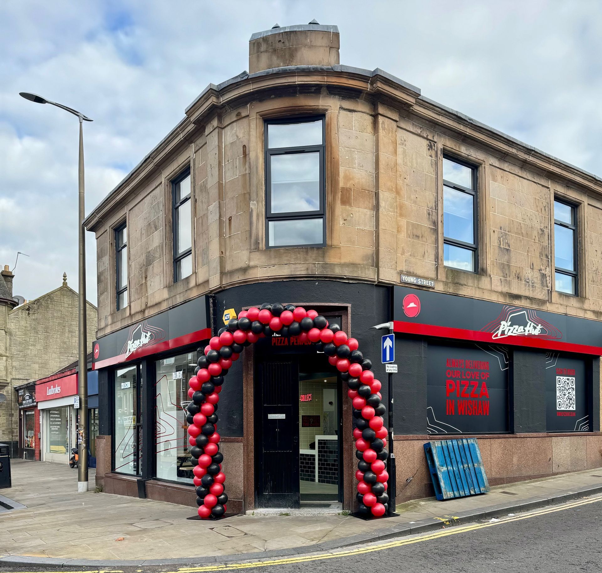 reverse spiral arch for Pizza Hut Wishaw