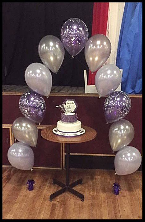 cake table balloon arch