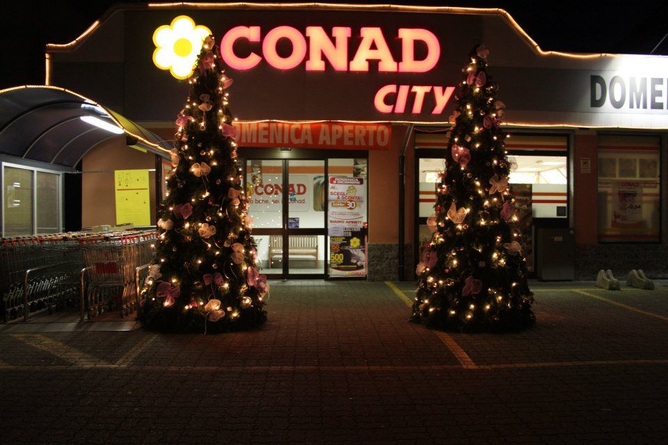 decorazione verde esterni supermercato