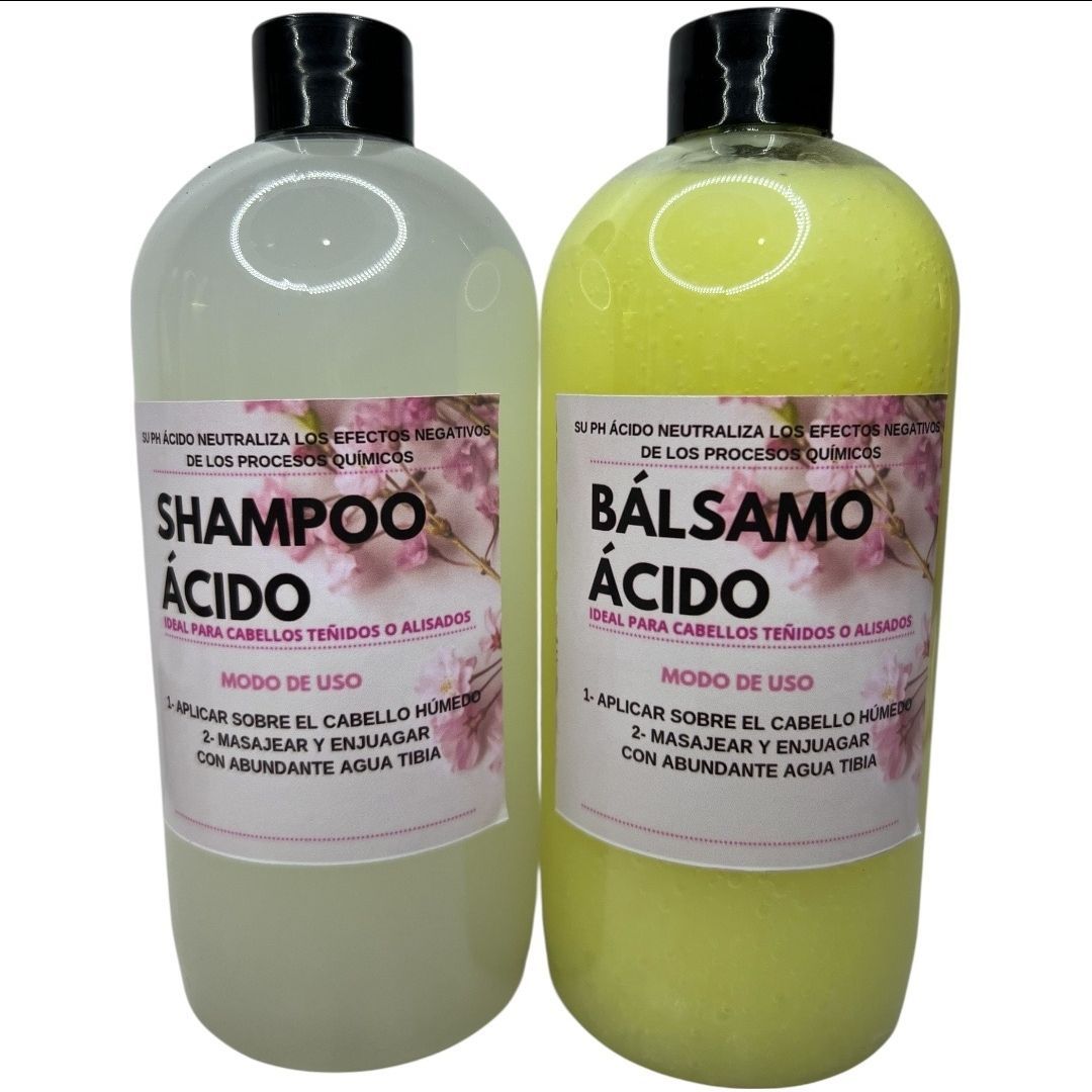 Dos frascos de productos para el cabello: champú y bálsamo, para cabello teñido o alcalino.