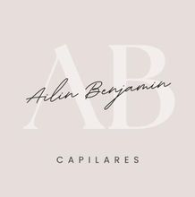 Logotipo con las iniciales “AB”, el nombre “Ailin Benjamin” y el texto “Capilares” sobre un fondo ruborizado.