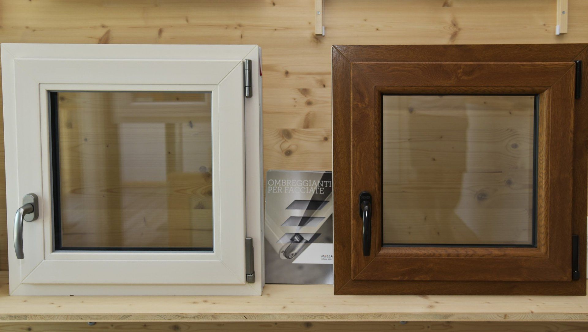 due finestre quadrate