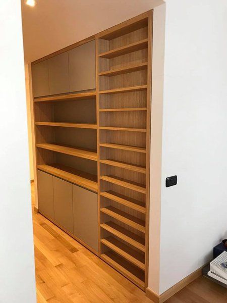 libreria a muro in legno