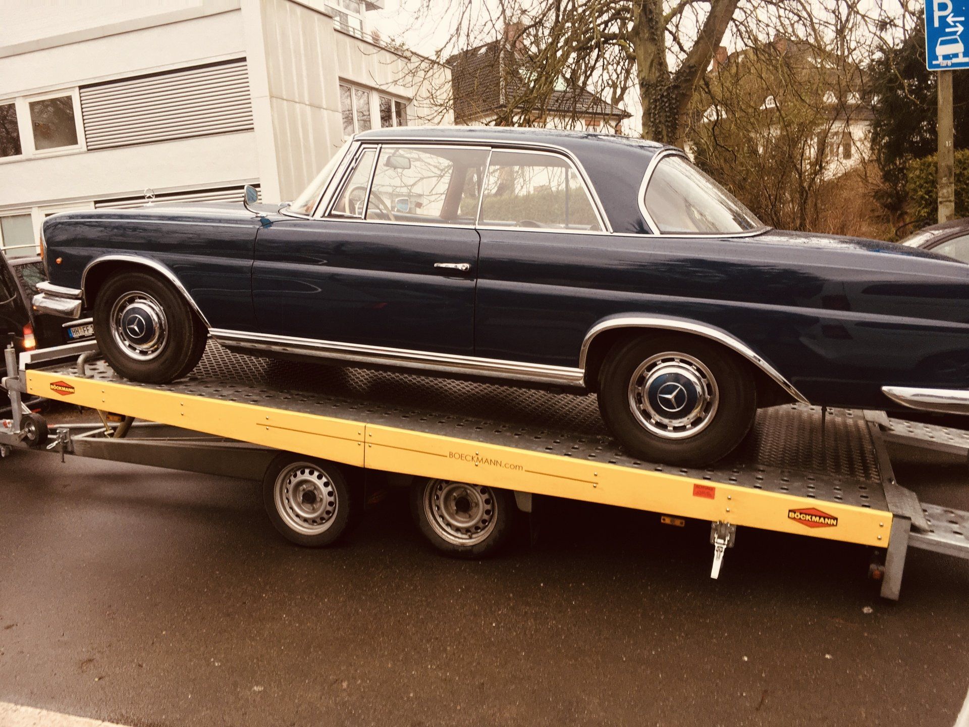 Autokind offene und geschlossene Autotransporte Ahrensburg Hamburg Neumünster Lübeck