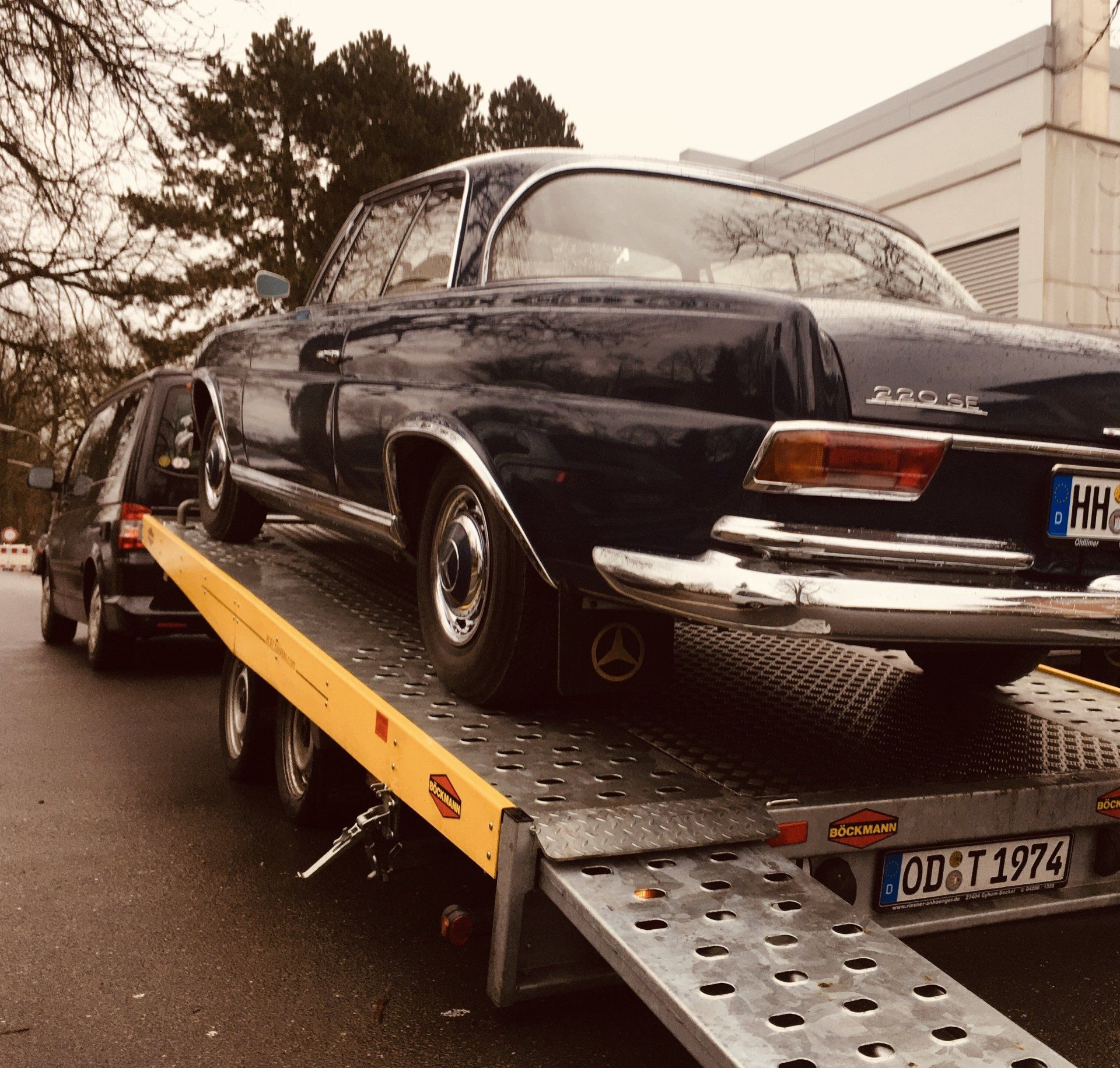 Geschlossene Autotransporte by Autokind -  Ahrensburg Hamburg Neumünster Lübeck