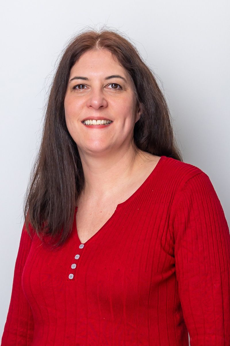 Headshot photographer Berkshire, female headshot white background engineering business