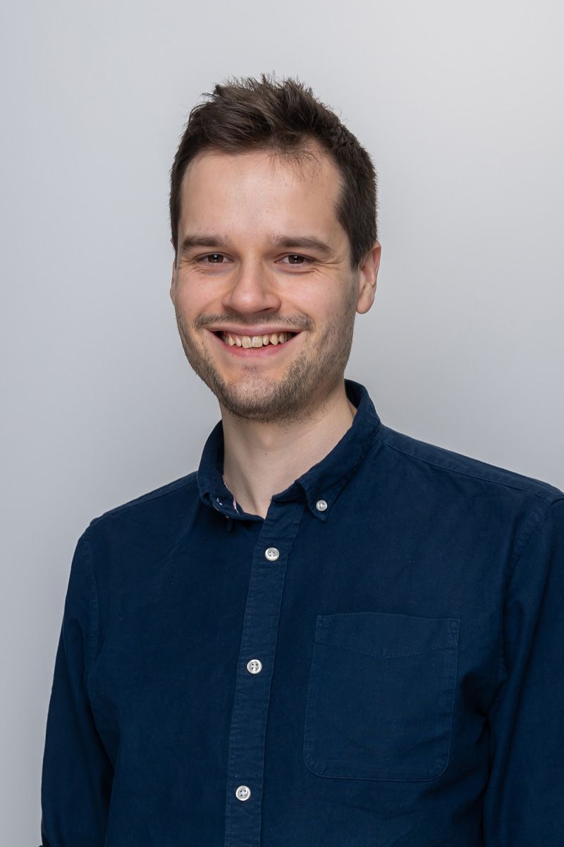 Headshot photographer Berkshire, male headshot white background