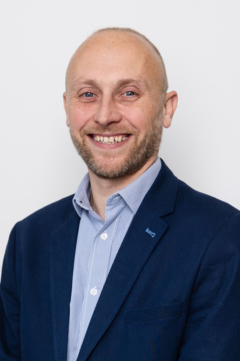 Headshot photographer Berkshire, male headshot white background engineering business