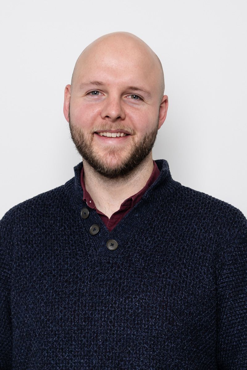 Headshot photographer Berkshire, male headshot white background engineer