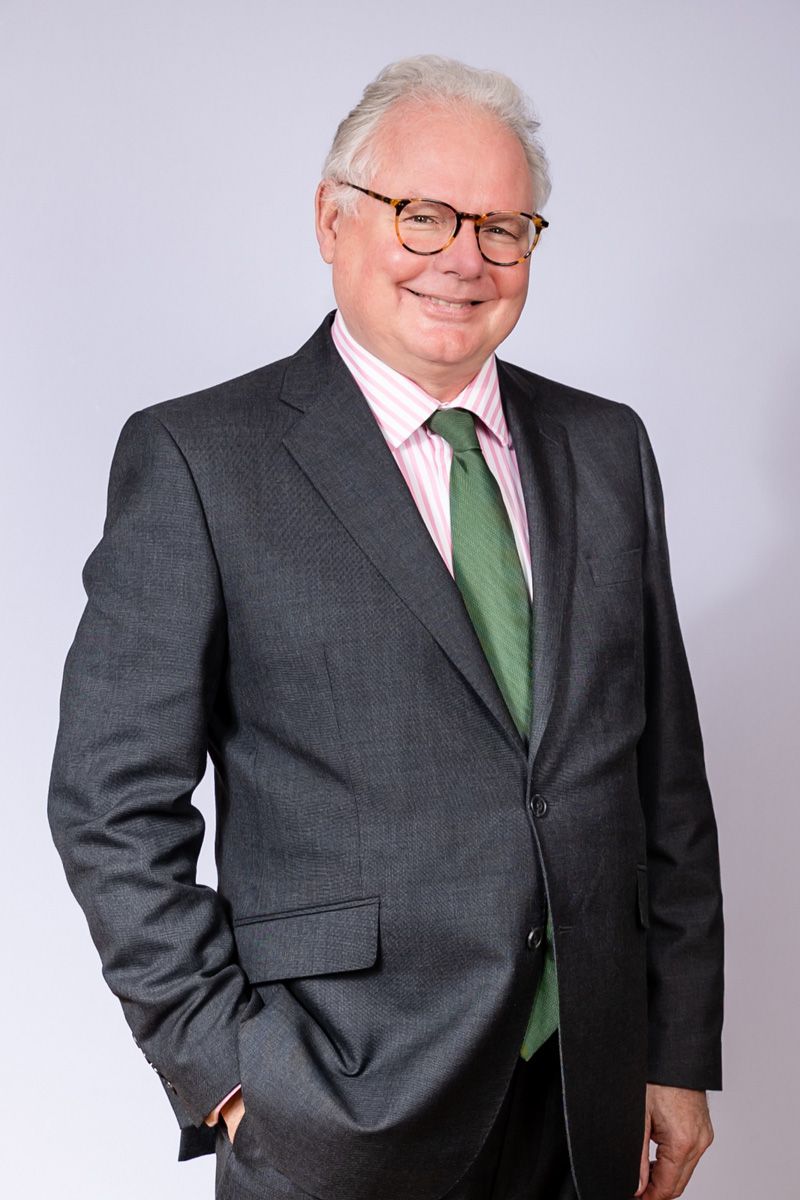 Headshot photographer Berkshire, male headshot grey background financial advisor