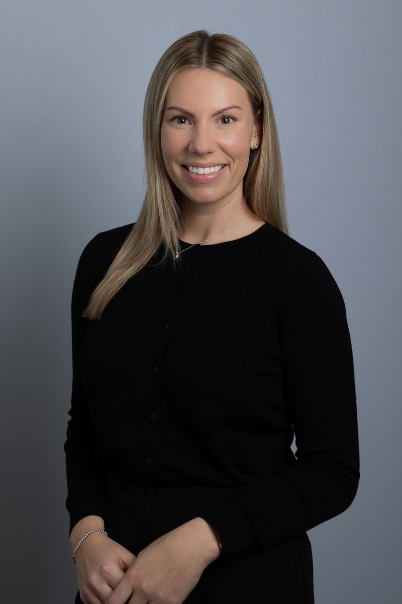 Headshot Photographer Berkshire, female on grey background