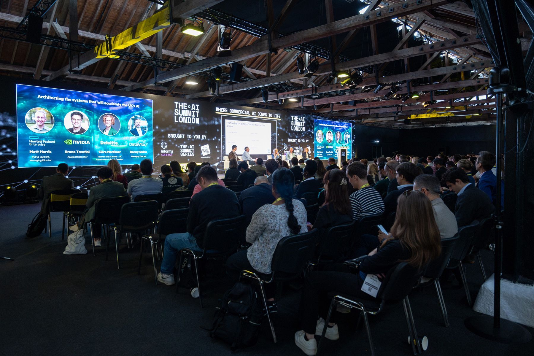 event photographer reading, delegates taking a selfie