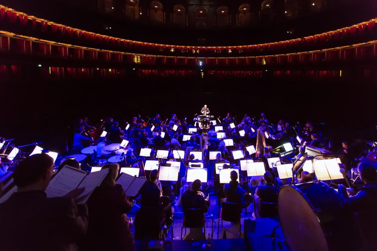 event photography reading, conductor of symphonic orchestra