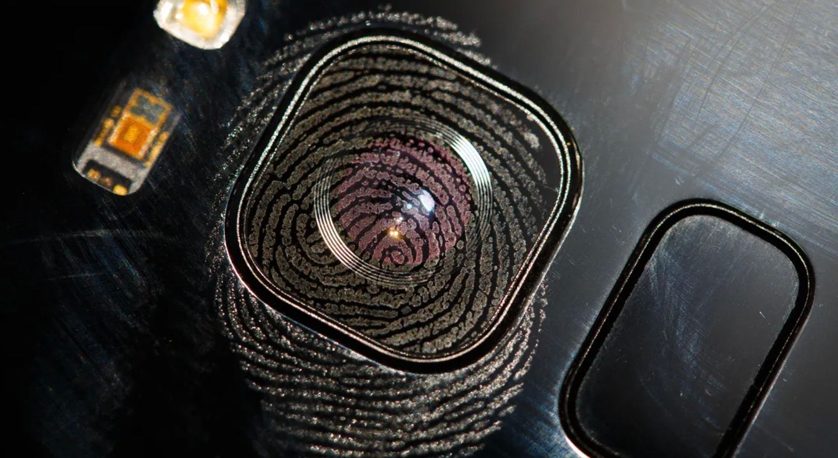 Professional photographer Reading, fingerprint on phone camera lens