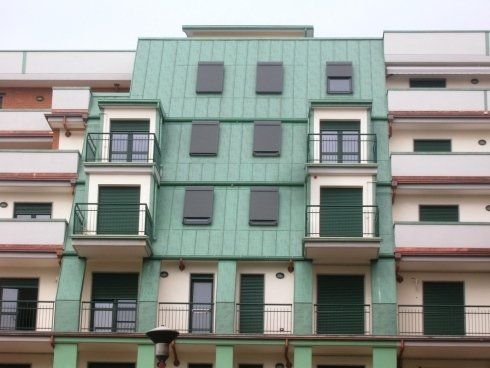Rivestimento di facciata in alluminio verde aggraffato