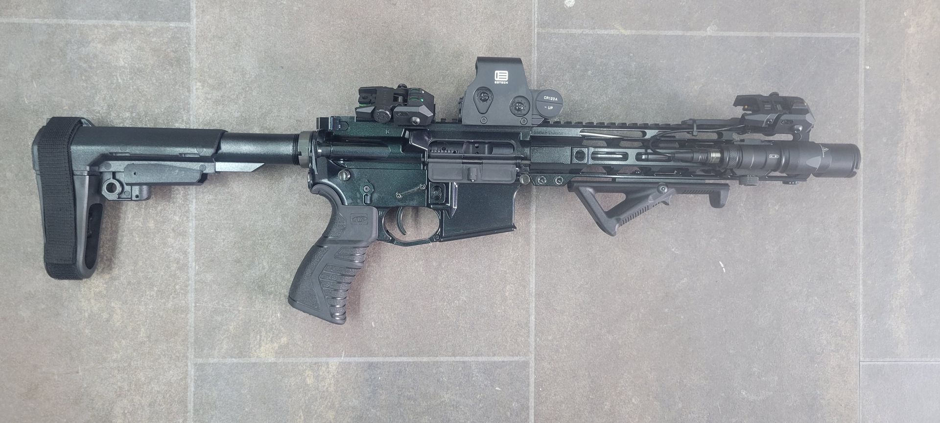 A photo of black gun