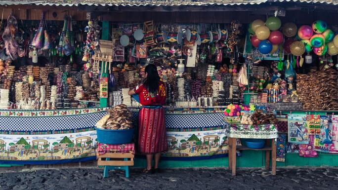 lady shopping at a street vendor with souvenirs