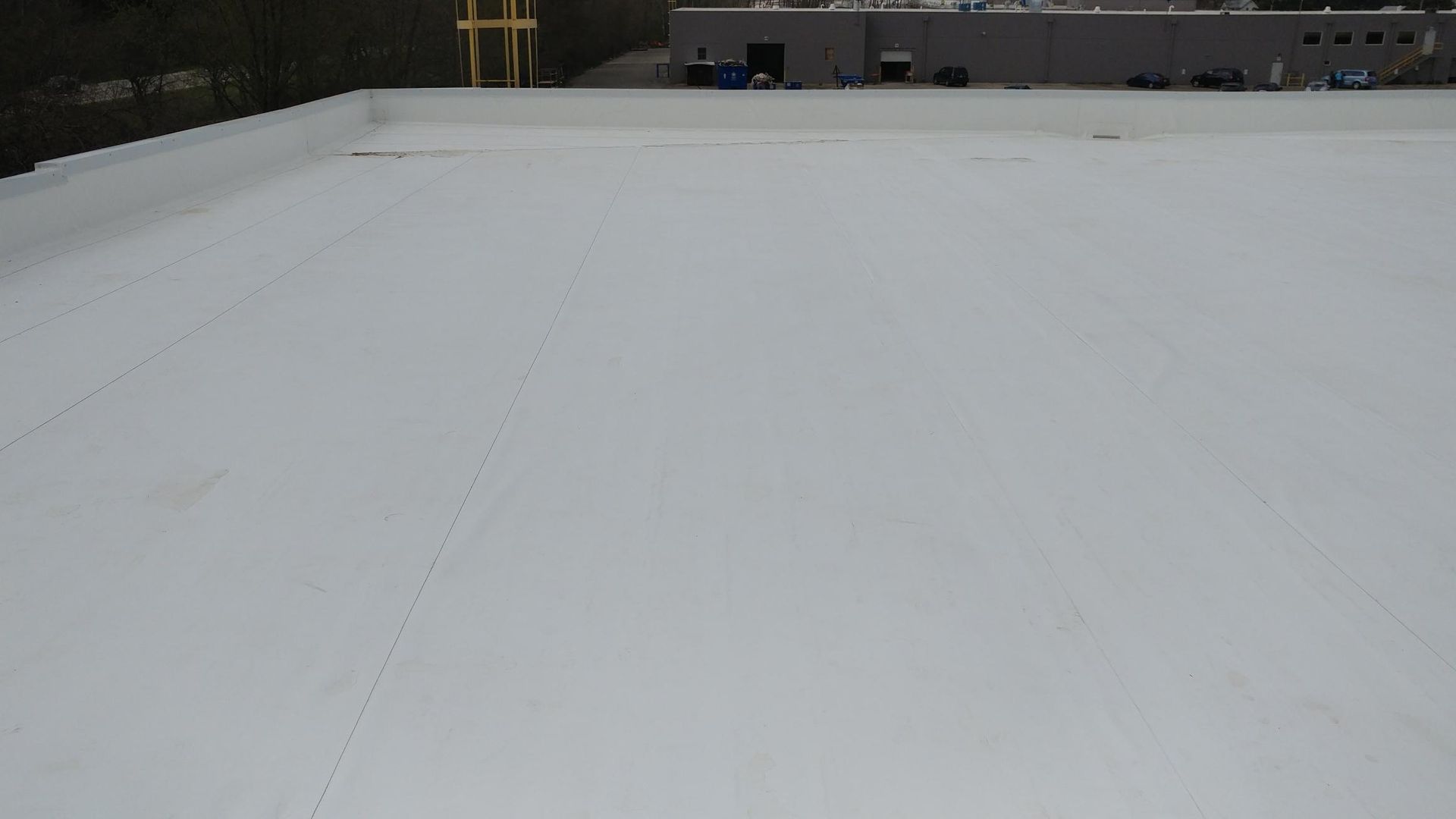 The roof of a building with a white roof is covered in snow.
