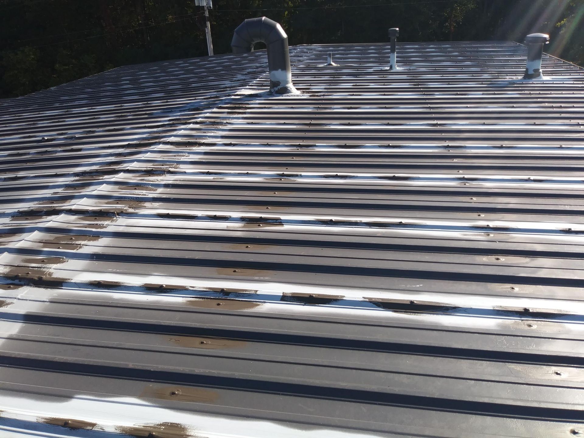 A roof with a lot of lines on it