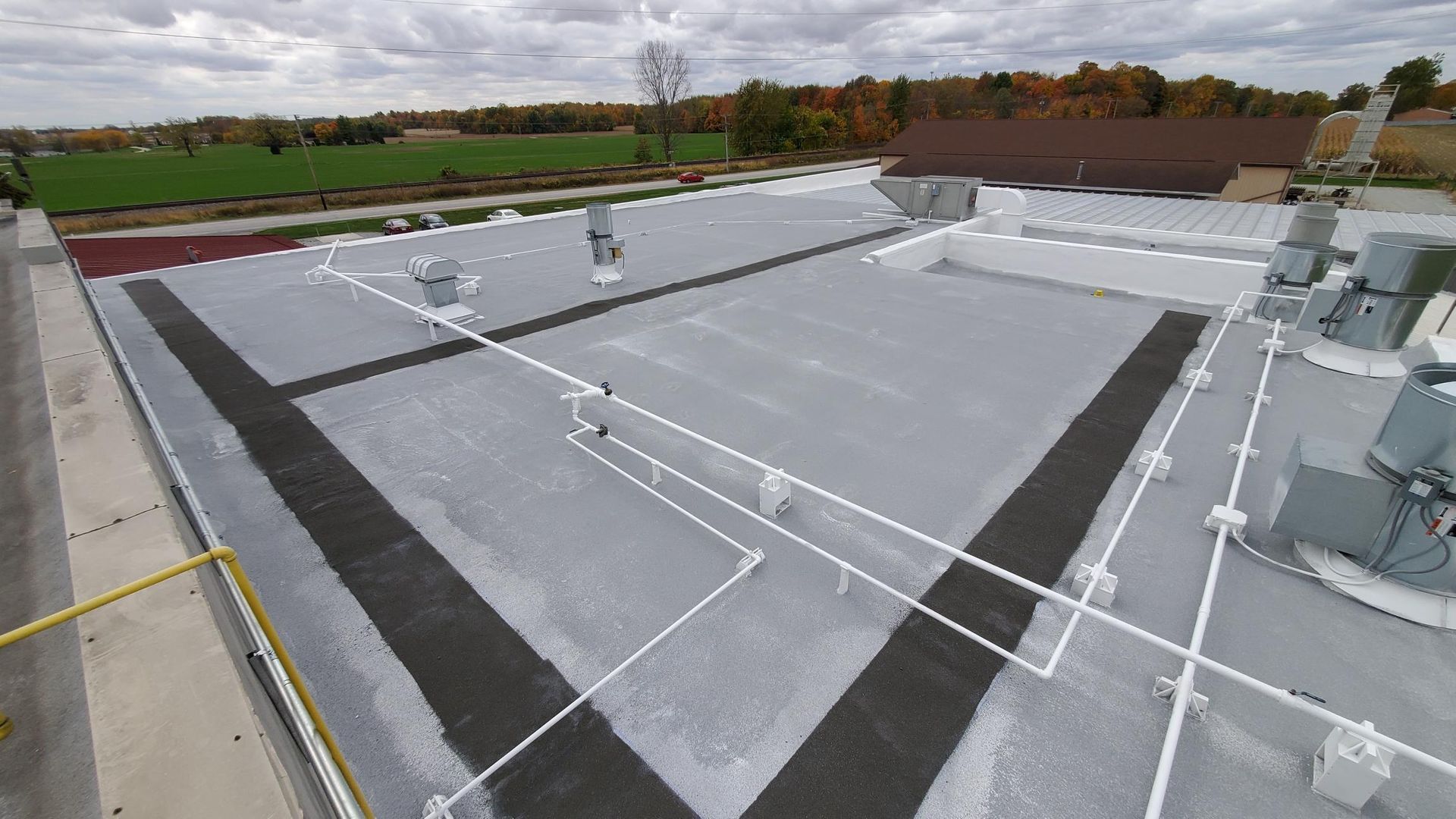 An aerial view of a roof with a lot of wires on it.
