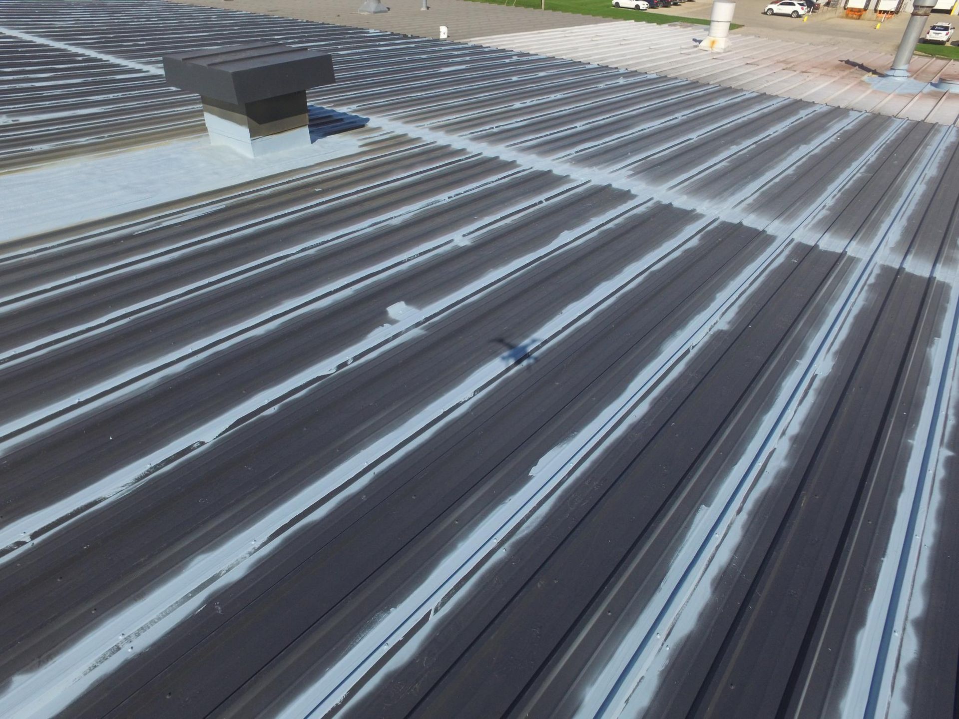 A black roof with white stripes on it