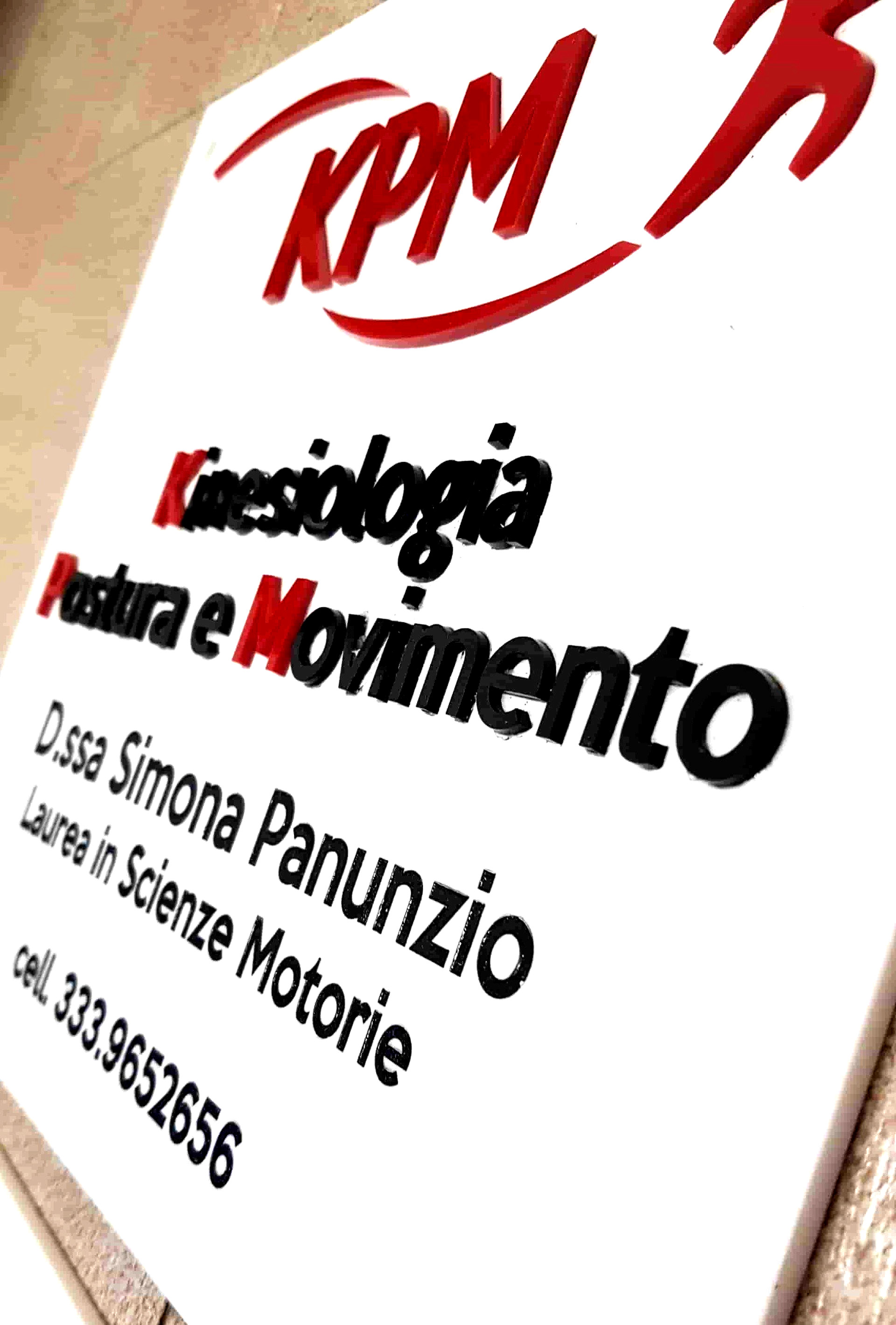 Targa in plexi incisa e con lettere intagliate e applicate - Incisoria Plasko Rimini