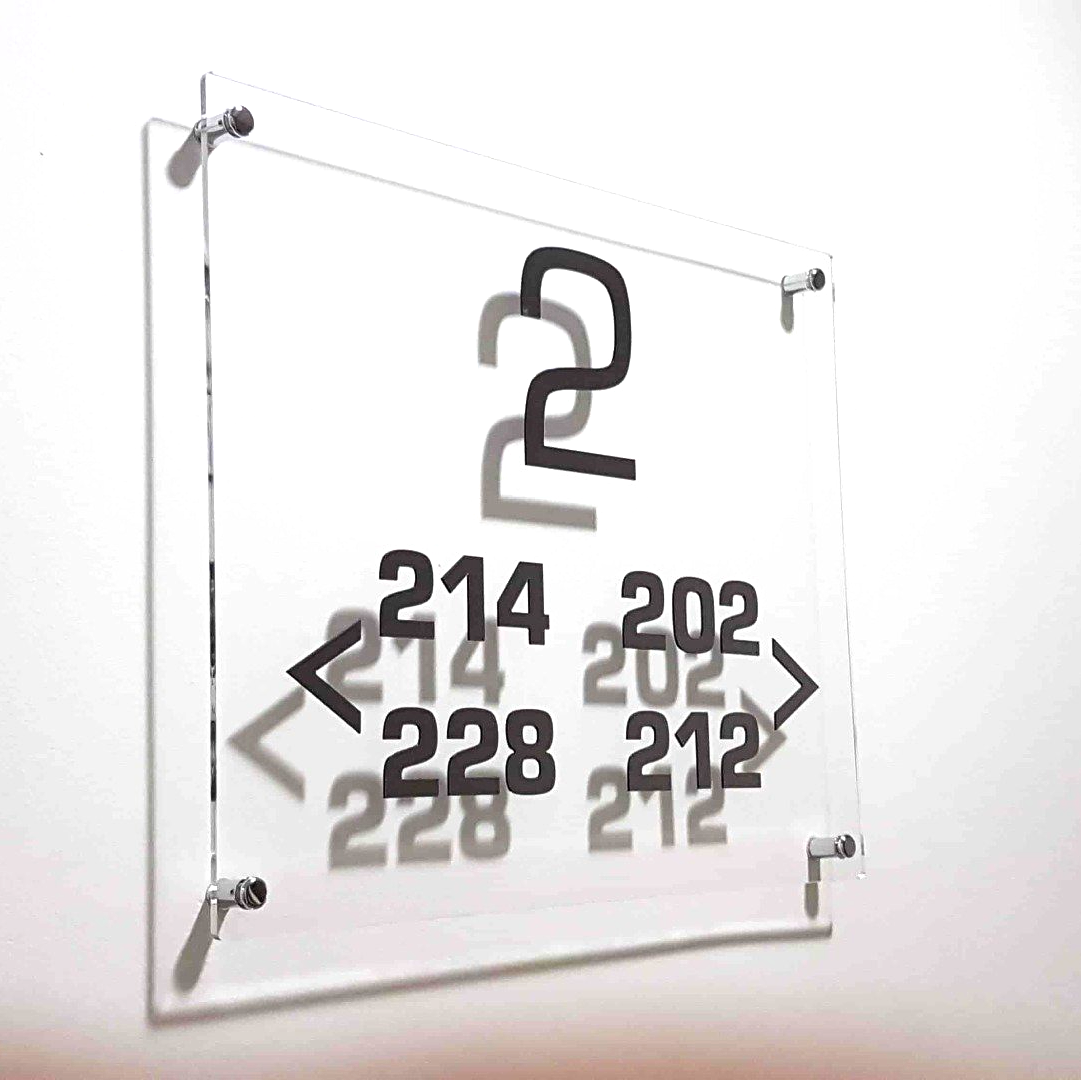 Targa piani in plexiglass trasparente e metallaser argento - Incisoria Plasko rimini