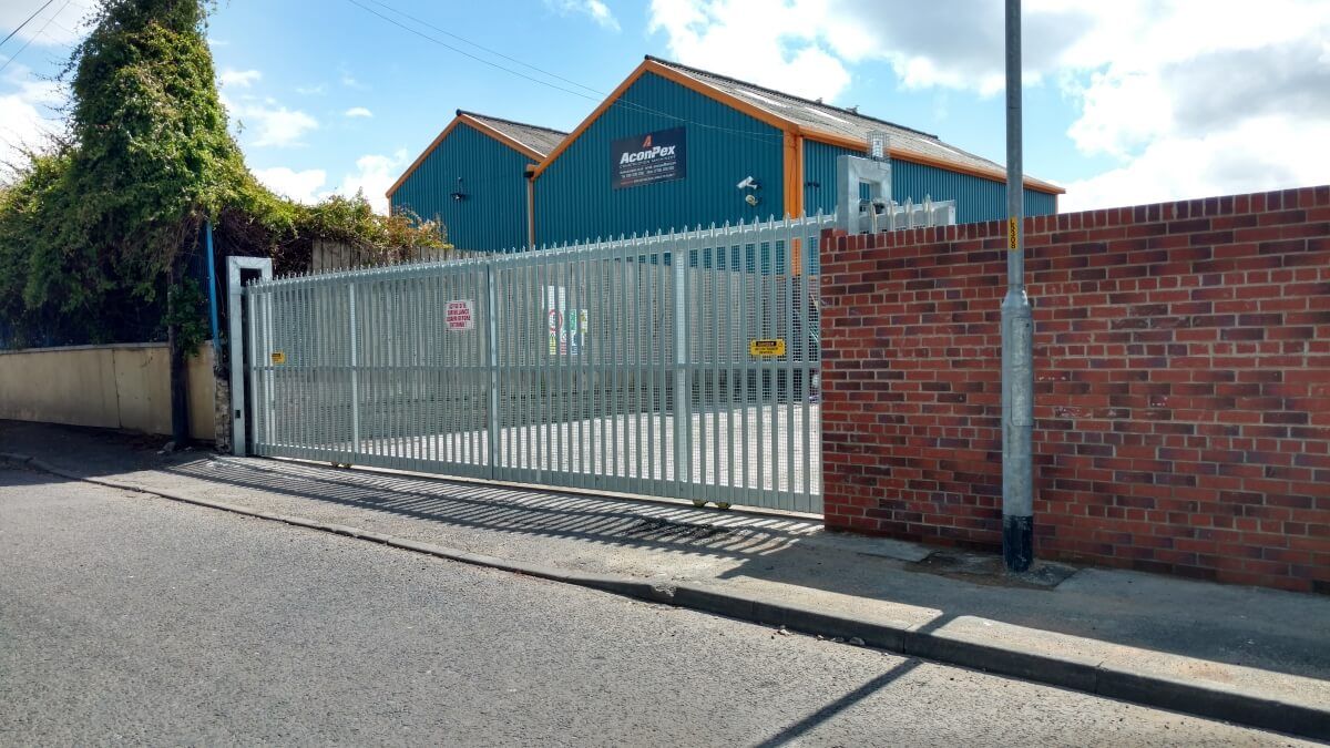 COMMERCIAL GATES